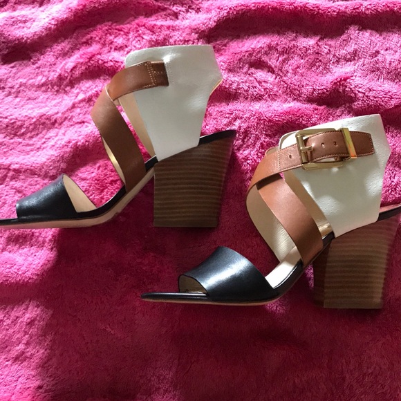 Michael Kors Adriana sandal 8.5 worn 1 time - Picture 3 of 4